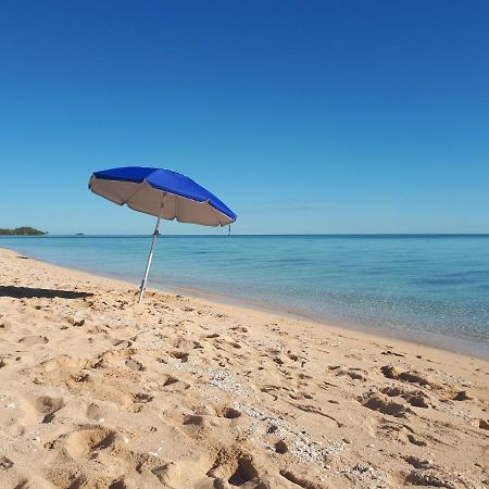 Private And Peaceful Cottage At The Beach 나사우 외부 사진