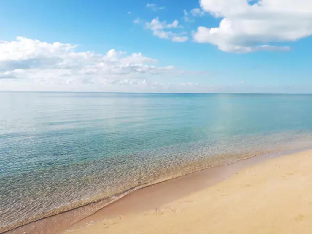 Private And Peaceful Cottage At The Beach 나사우 외부 사진