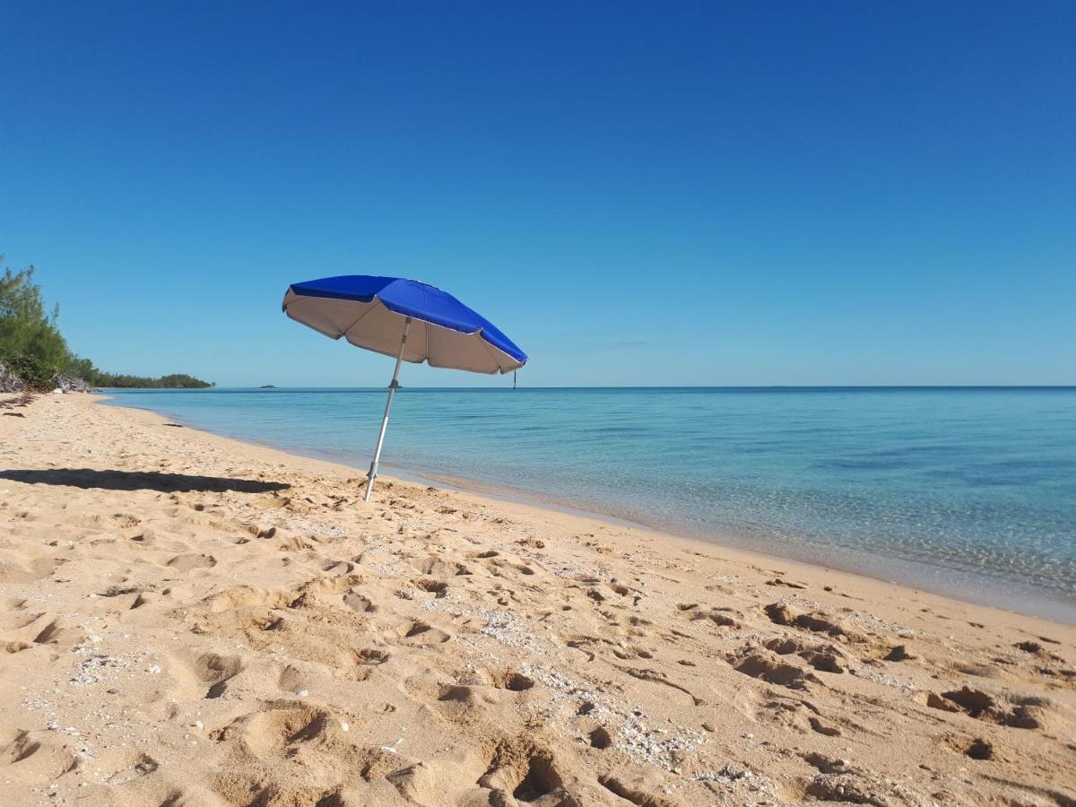 Private And Peaceful Cottage At The Beach 나사우 외부 사진